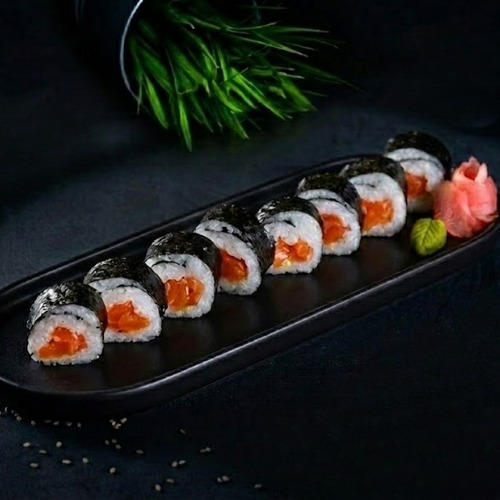 Salmon Maki at The Hub 7