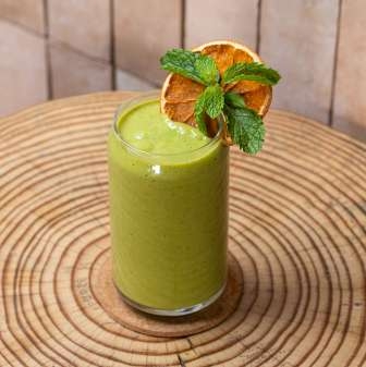 Matcha Mindfuel Breakfast Smoothie at New Earth Cafe